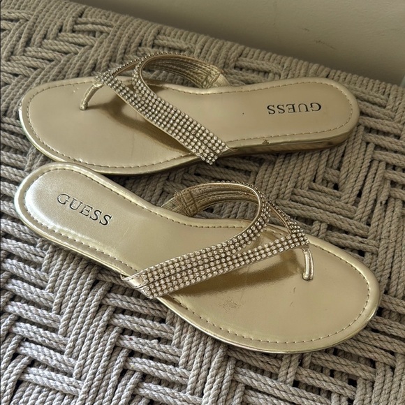 Guess 8.5 Women Gold Metallic Sandal Thong Flip Flop Rhinestone AS IS - Picture 5 of 5